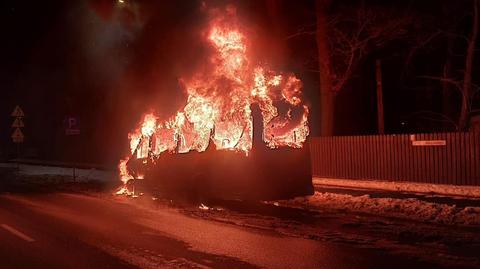 Pożar busa w Markach i akcja strażaków