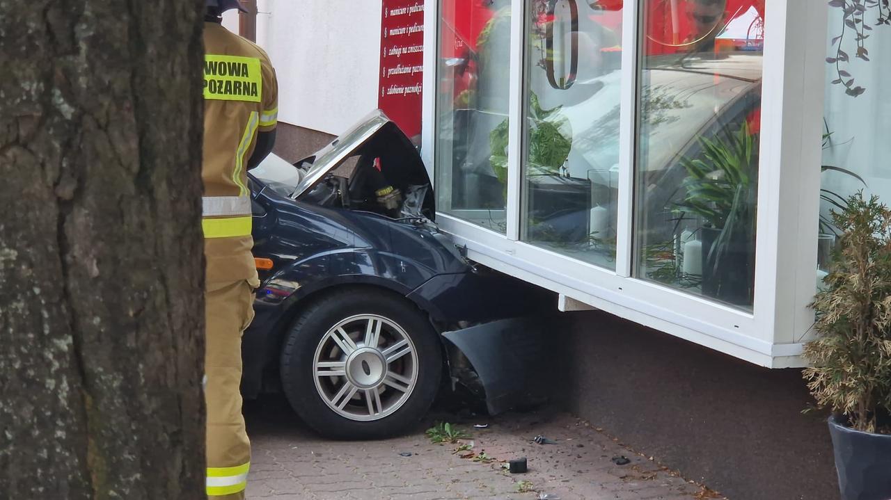 Wjechał w salon kosmetyczny