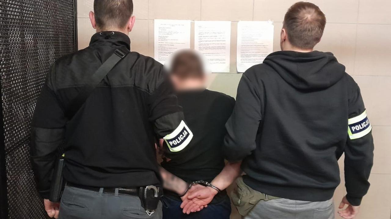 Z biura zniknęły pieniądze. Policja zatrzymała rowerzystę. Jechał z łomem i kominiarką