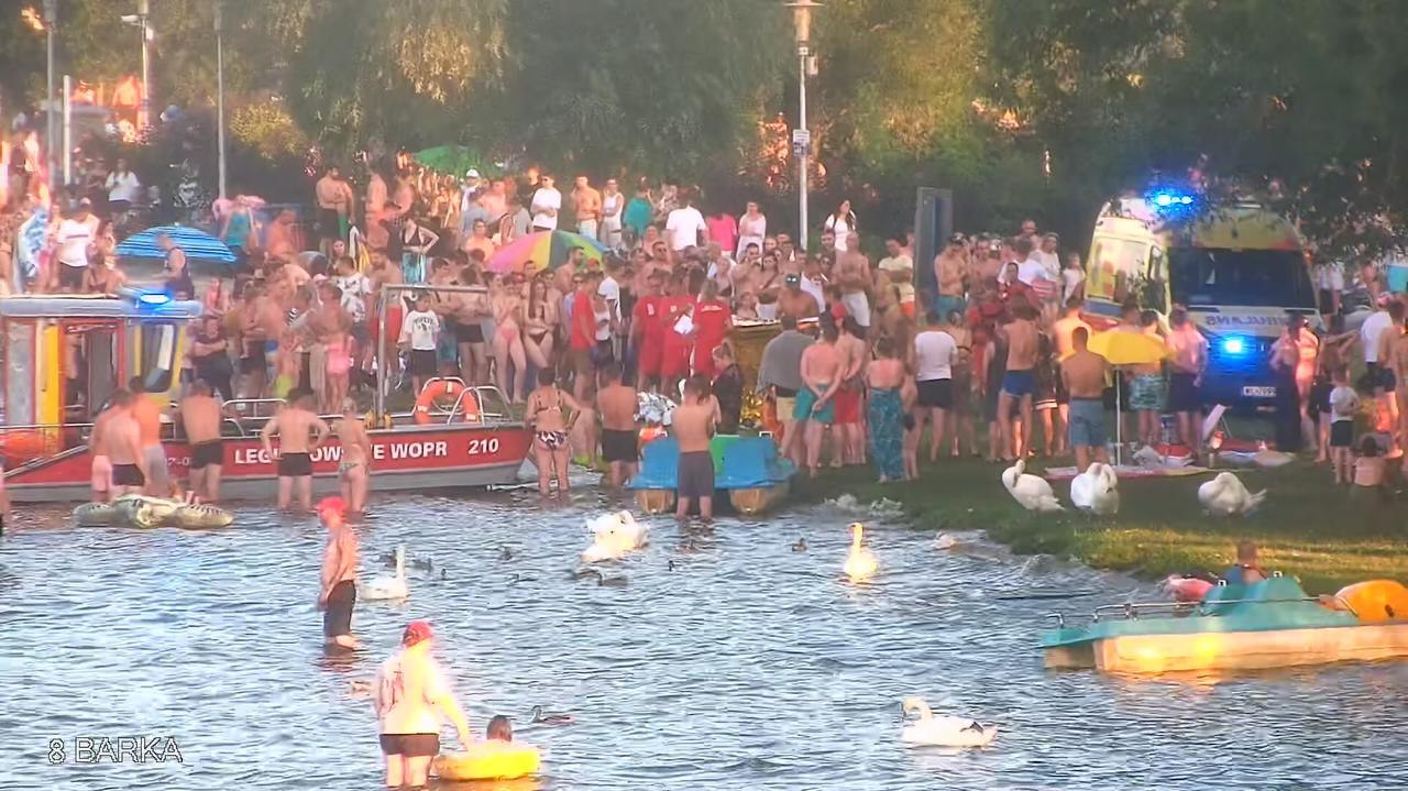 Tonął w jeziorze, wyciągnęli go inni plażowicze