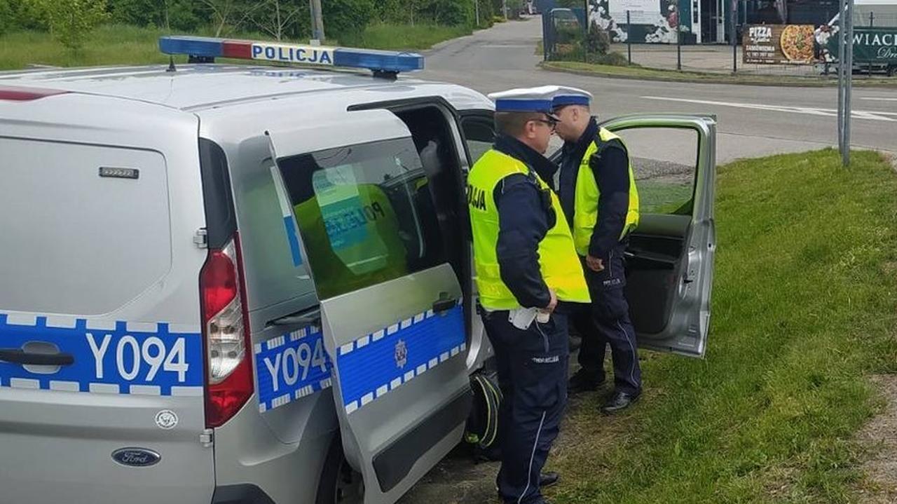 Dożywotni zakaz kierowcy, list gończy pasażera i podmienione tablice auta