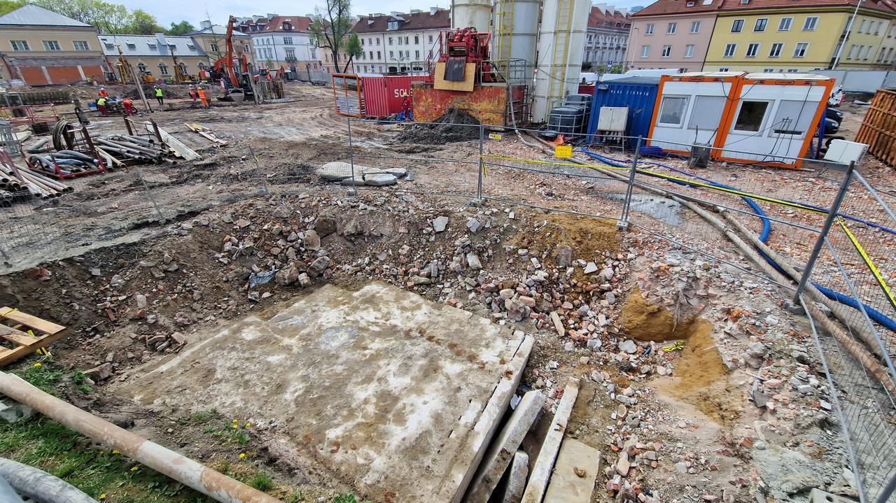 Natrafili na tajemniczy szyb. Nie było go na planach. Może mieć 44 metry głębokości