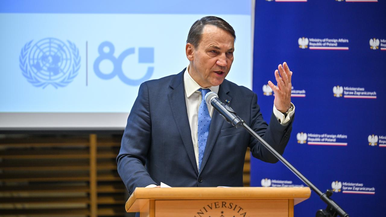 Sikorski do protestujących studentek UW: w Sudanie zginęło więcej osób niż w Gazie