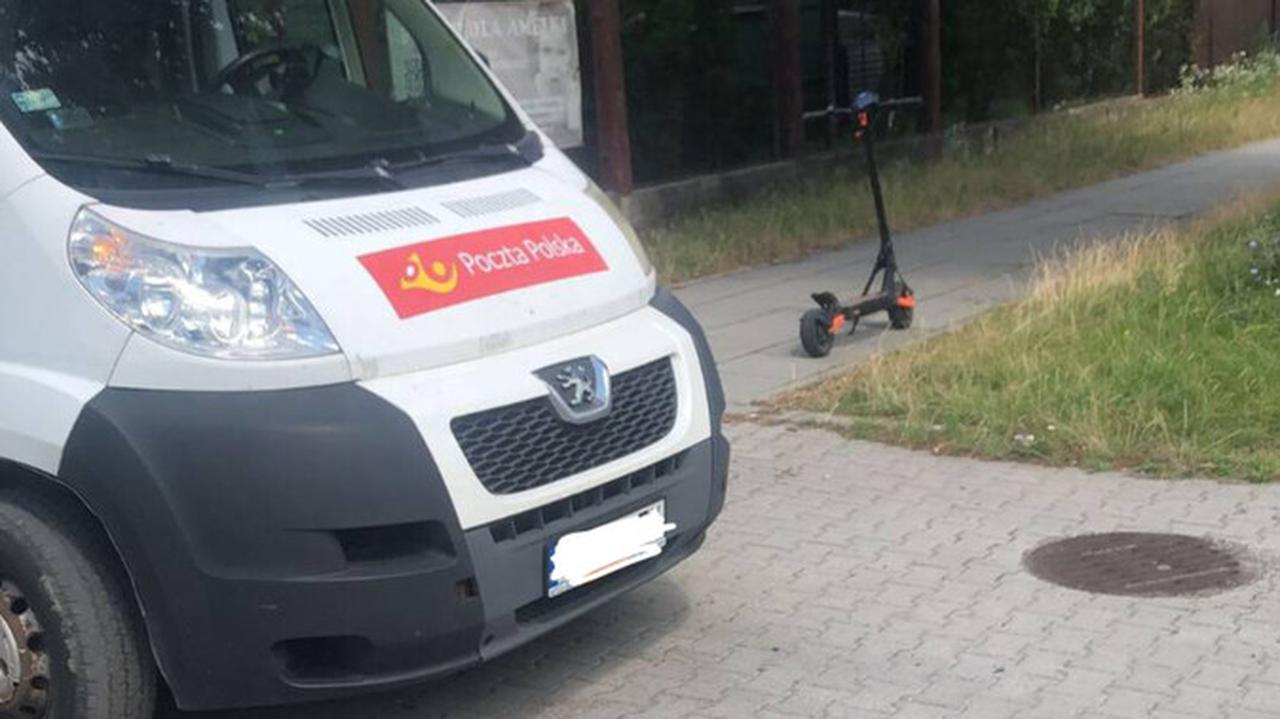 12-latka na hulajnodze uderzyła w bok auta. Matka ukarana mandatem