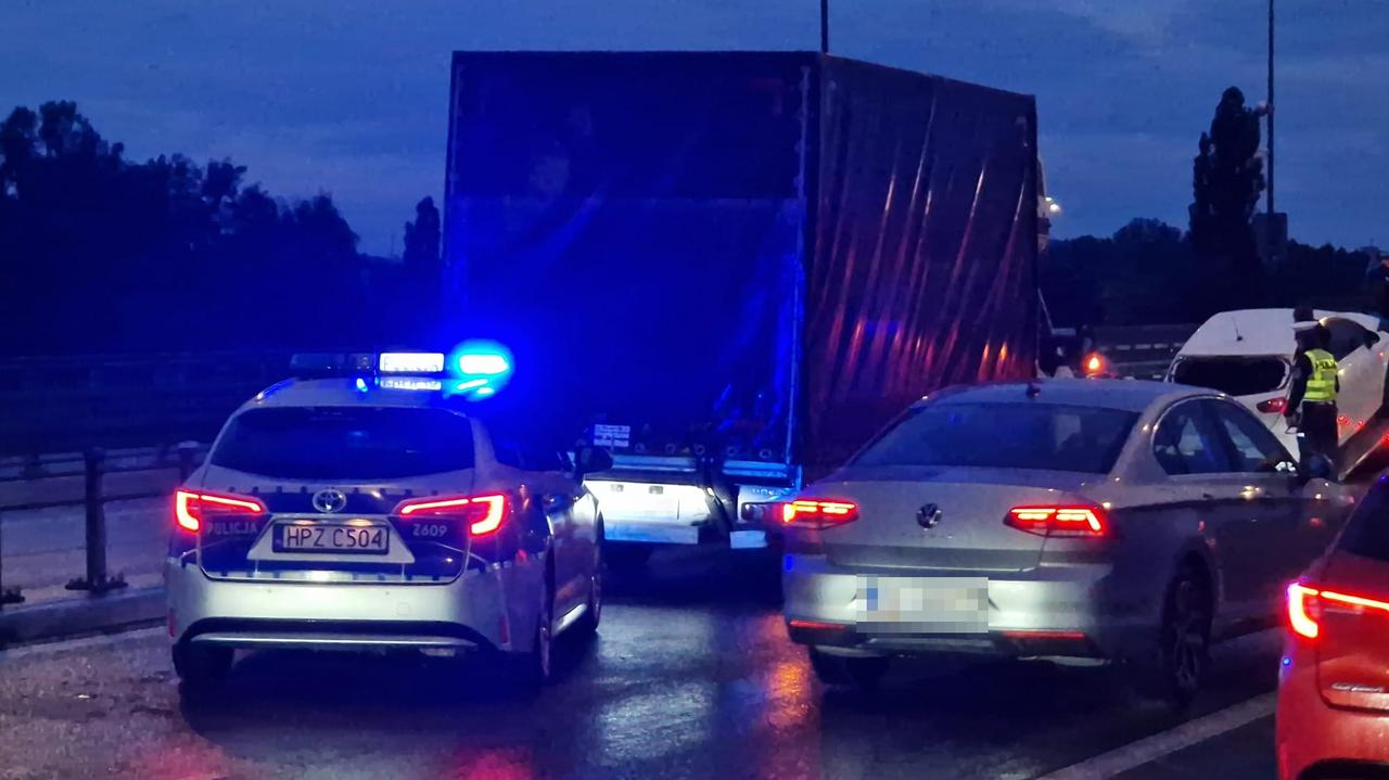 Trzy auta zderzyły się na moście Łazienkowskim 