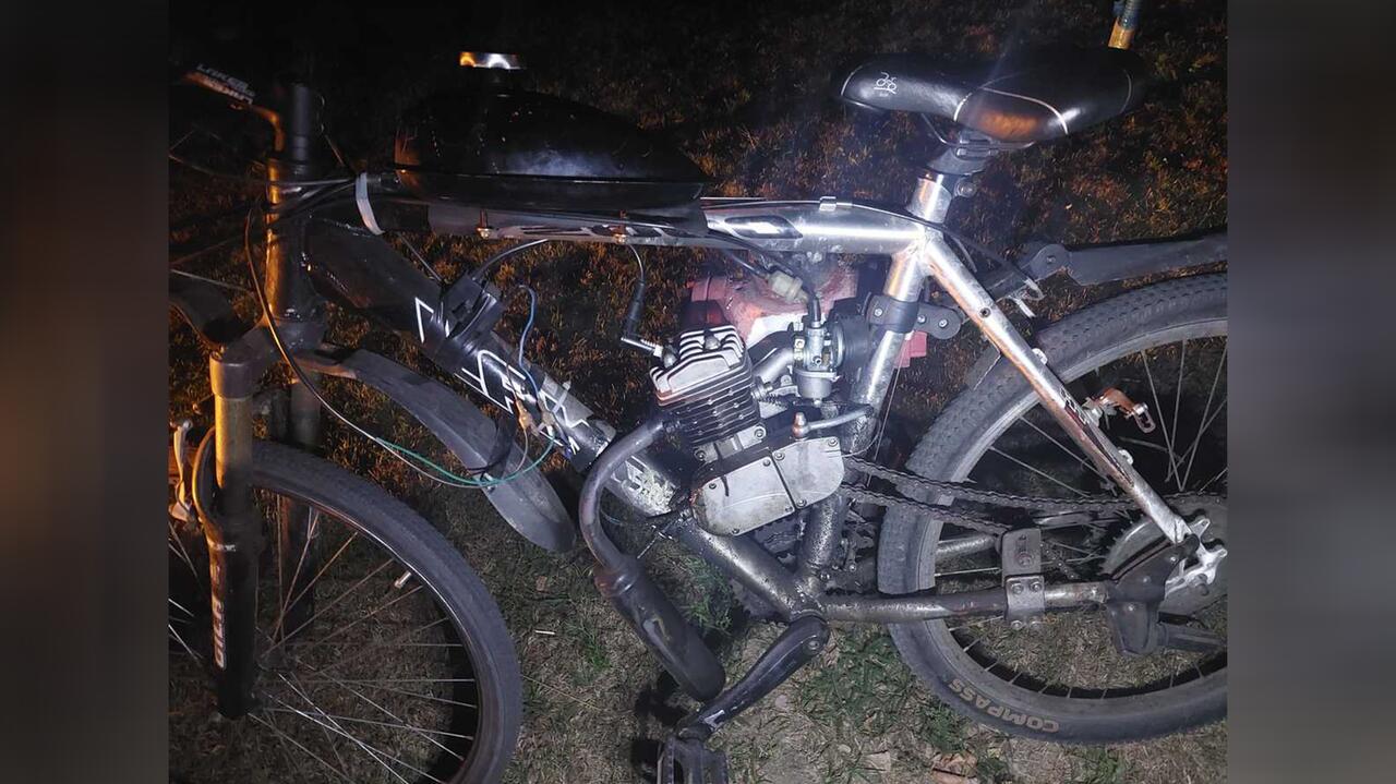 Policja zatrzymała 13-latka. Jechał rowerem górskim z silnikiem spalinowym