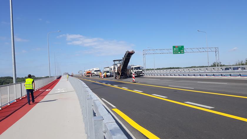 Przygotowania do prac drogowych na moście Południowej Obwodnicy Warszawy