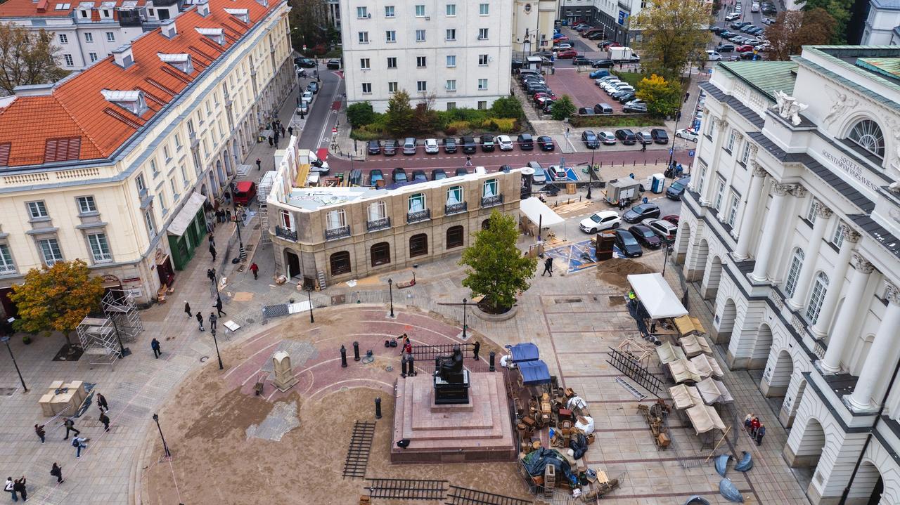 Koniec zdjęć do "Lalki" na Krakowskim Przedmieściu, ale "sklep Wokulskiego" zostaje