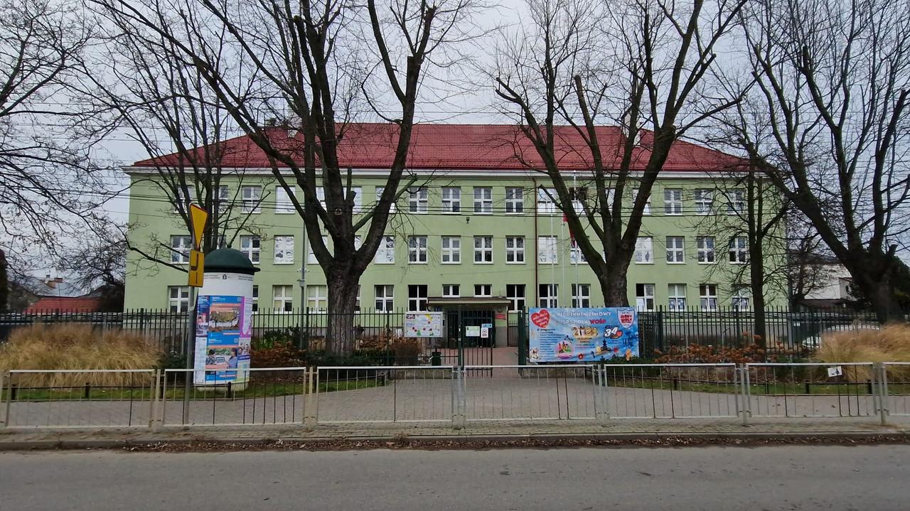 Pożar w szkole, ponad 400 osób ewakuowanych