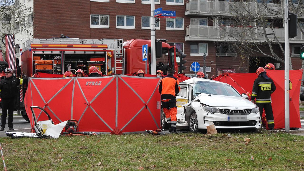Zmarł kierowca, który zderzył się z tramwajem na Białołęce. 