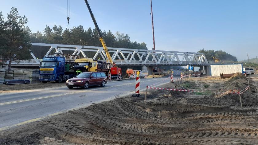 W lipcu drogowcy rozebrali stary wiadukt kolejowy nad DK61