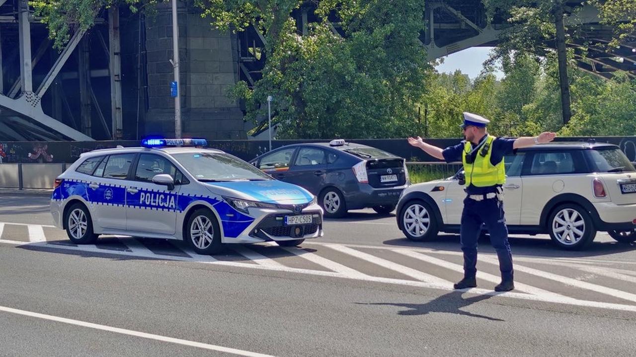 Mecz o Puchar Polski. Policja zamknęła most Poniatowskiego