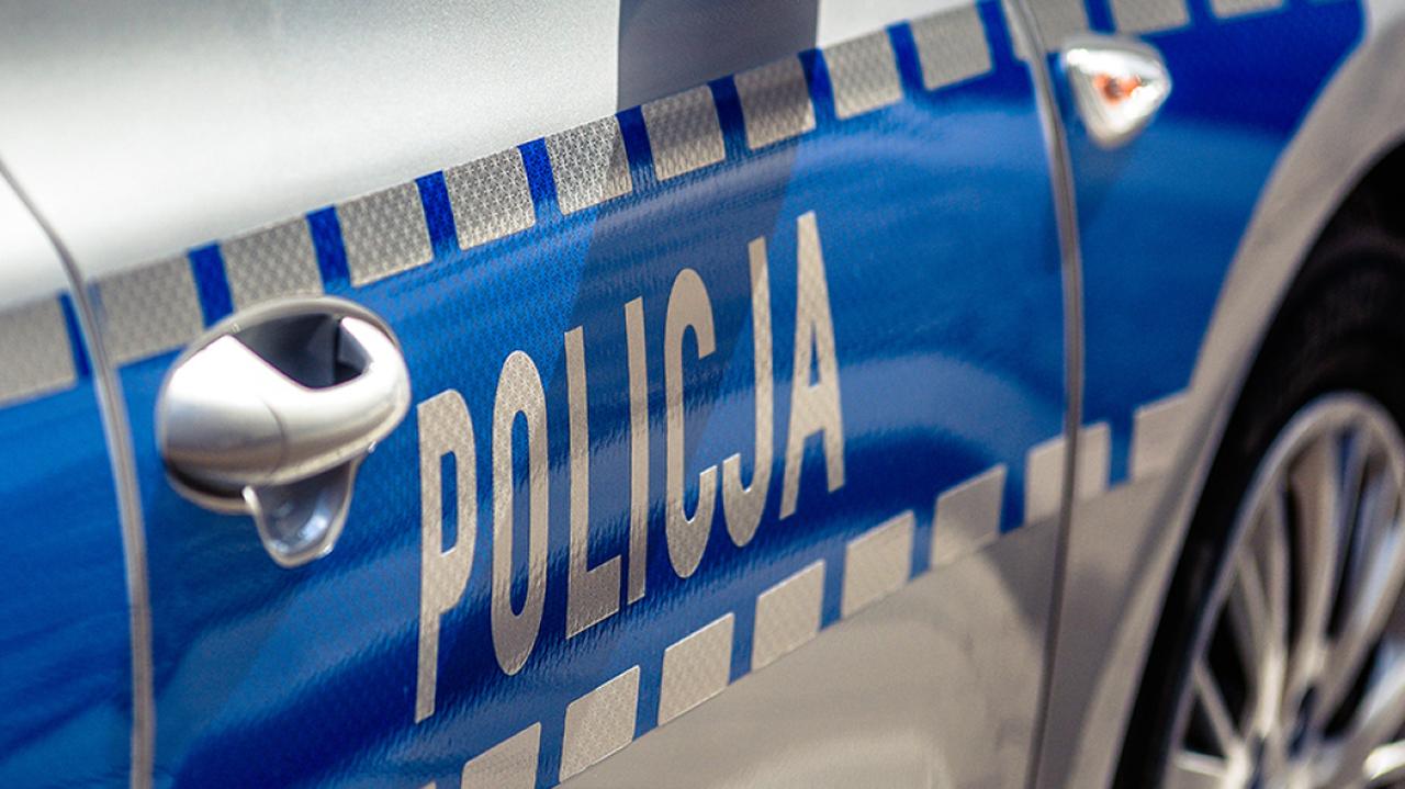 Siedmioro nastolatków bez powodu brutalnie pobiło 20-latka. Jest w krytycznym stanie