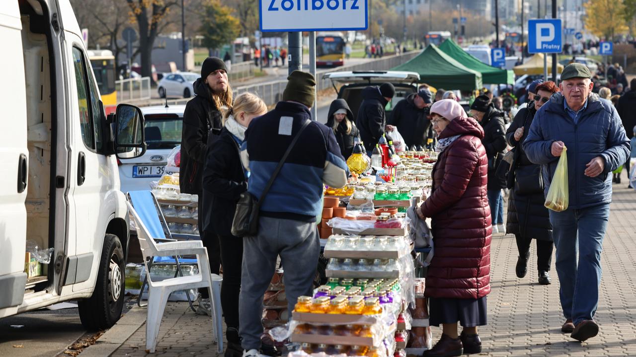 Ruch przy warszawskich cmentarzach