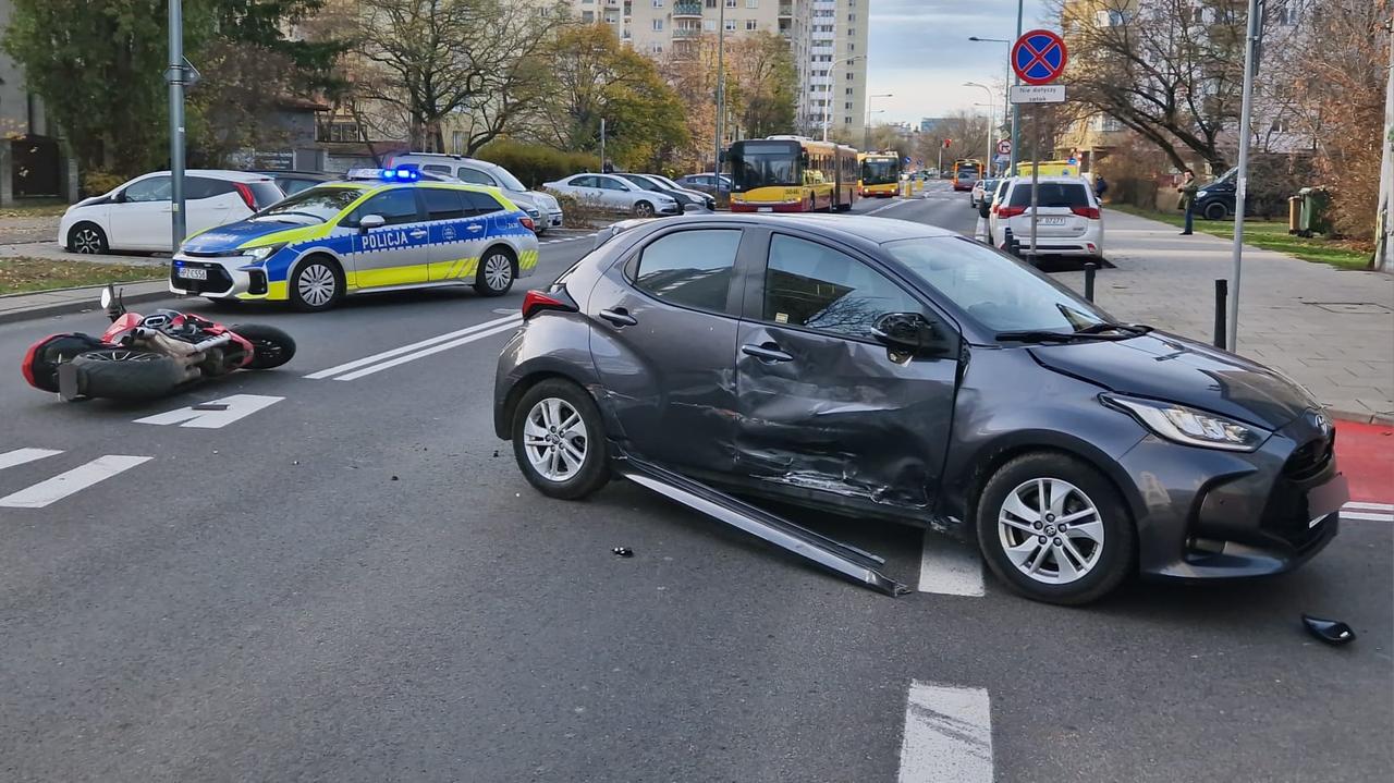 Motocyklista zdarzył się z autem. Autobusy na objazdach
