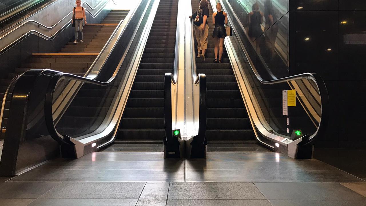 "Ryzykowne, lekkomyślne i pozbawione wyobraźni". Będzie zakaz chodzenia po schodach ruchomych w metrze?