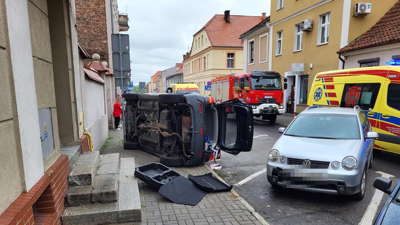 Jechał pod prąd, uderzył w dwie grupy ludzi. Dzieci wśród poszkodowanych