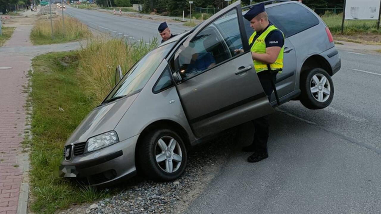 4,5 promila kierowcy, cztery pasażera. 