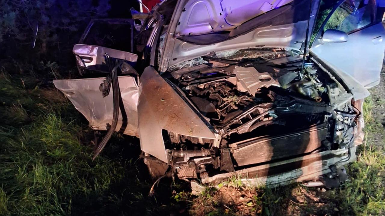 "Z auta wypadli dwaj mężczyźni". Jeden nie żyje, drugi trafił do szpitala