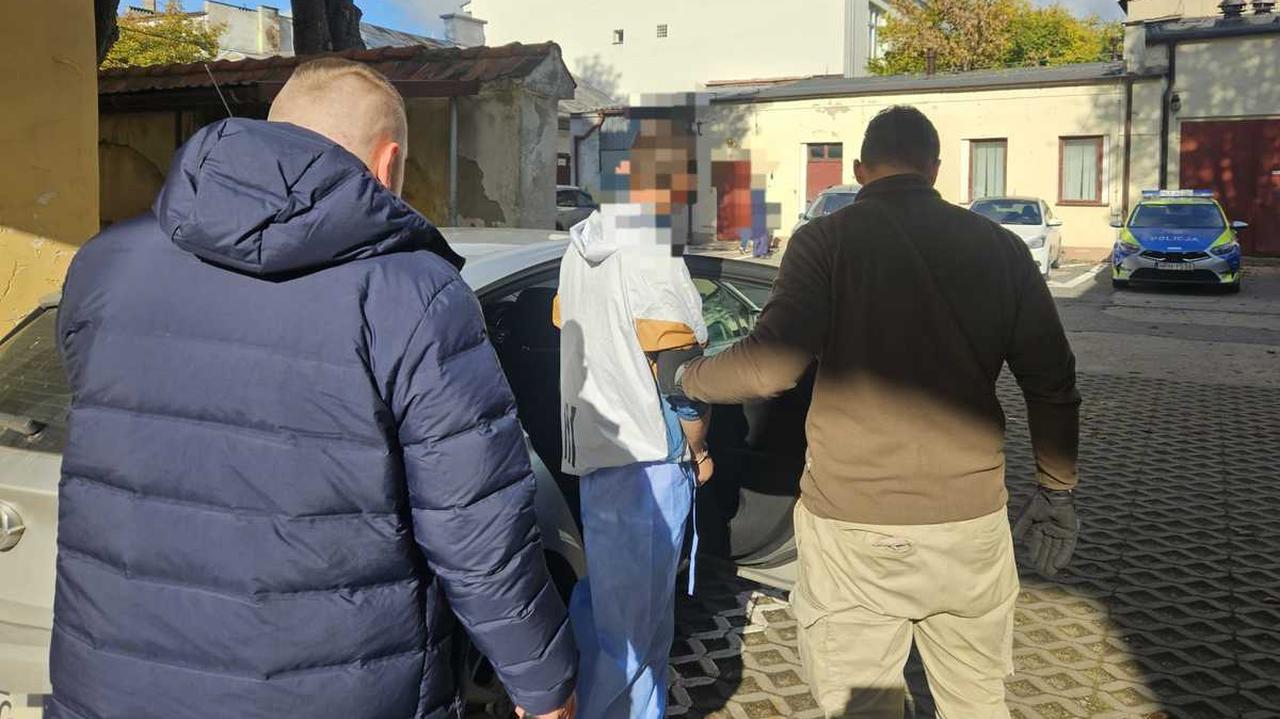 Został porwany we własnym aucie. Dręczyli go i strzelali do niego z pistoletu na kulki