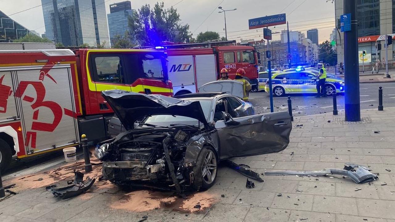 Accidente en el centro de la ciudad.  Ocho personas resultaron heridas y un perro murió bajo las ruedas