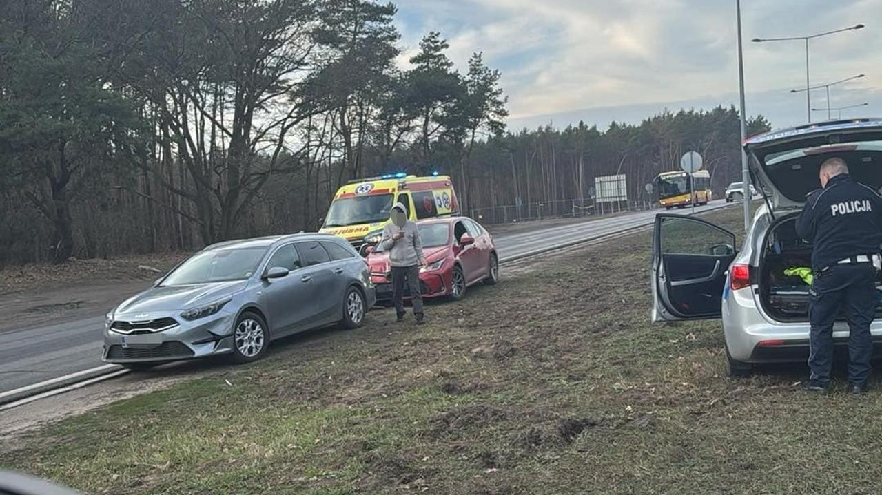 Zderzył się z innym autem dwa razy w ciągu jednego dnia, nie miał polskiego prawa jazdy