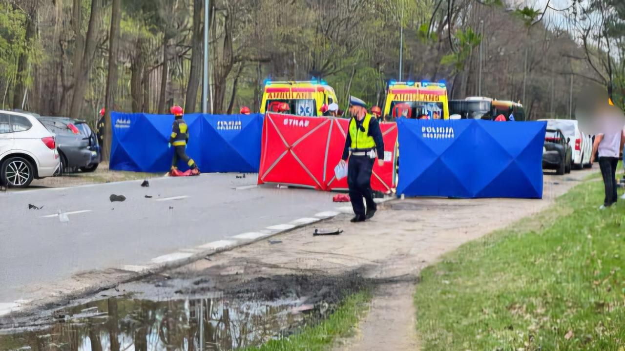 Motocyklista potrącił dwie osoby, jedna nie żyje