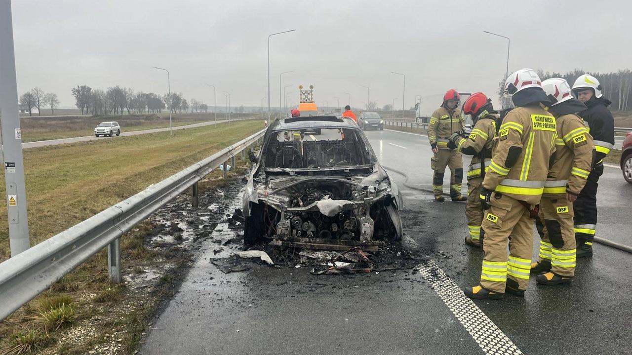 Na trasie szybkiego ruchu spłonęło auto