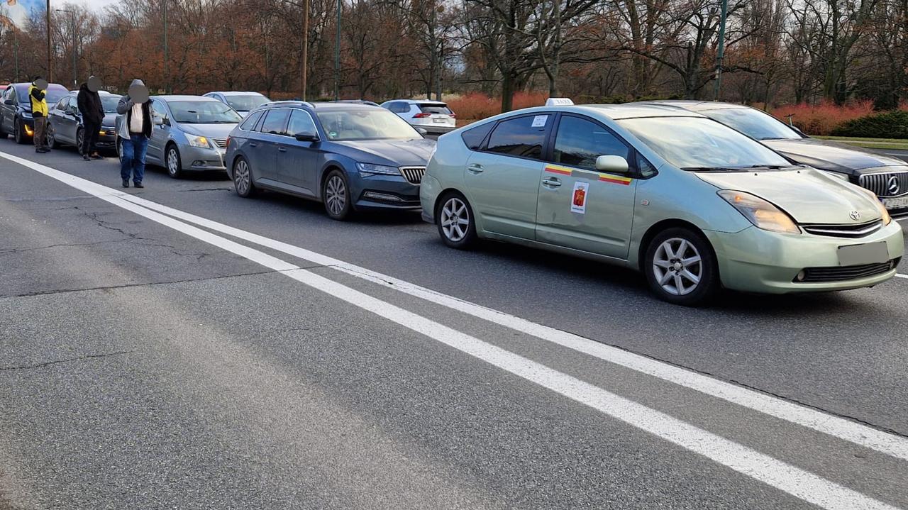 "Klasyczne najechanie" i korek w alei Armii Ludowej