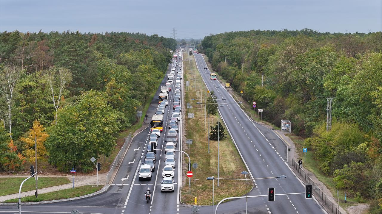 Pułkowa w korku. Burmistrz ma trzy propozycje, chce spotkania z Trzaskowskim