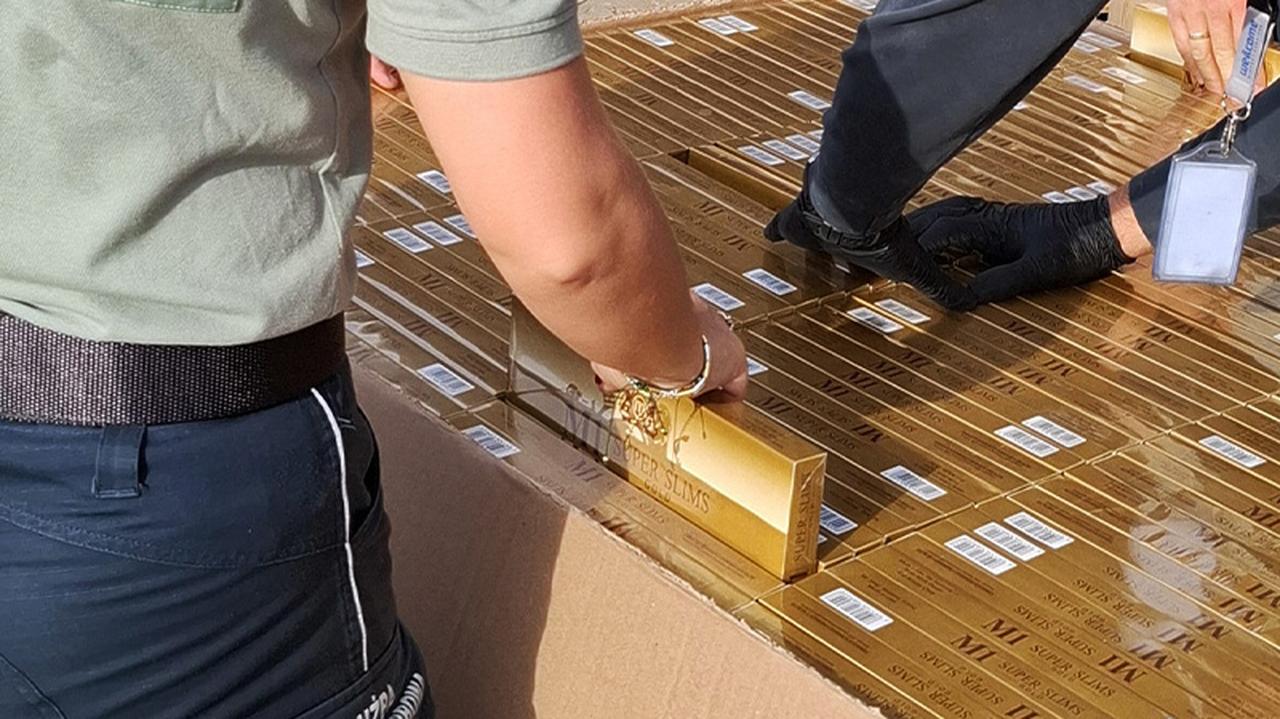 Zamiast tabletek do zmywarek miliony nielegalnych papierosów