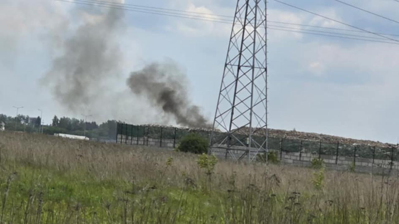 Pożar składowiska w Sokołowie. Płonie po raz trzeci w tym roku