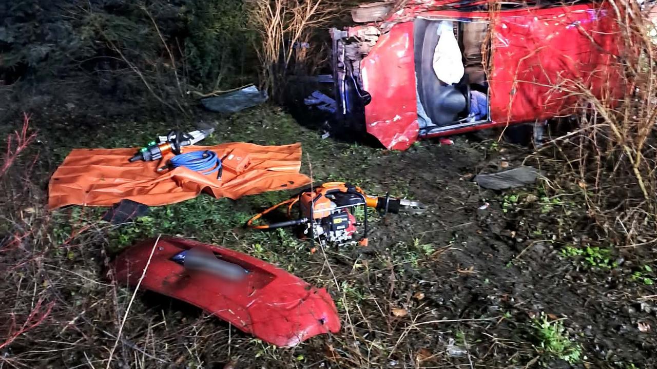 Dachowanie pod Grodziskiem Mazowieckim. Nie żyje kierowca