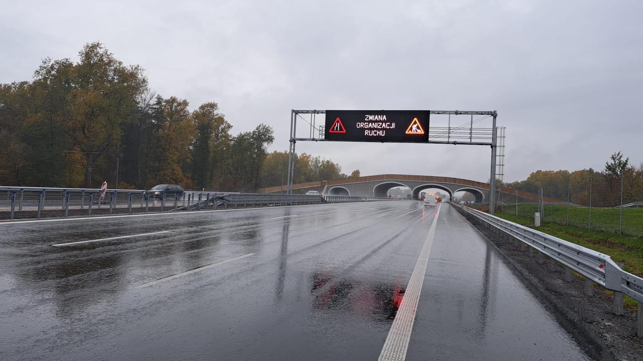 W grze poznał koleżankę. 13-latek jechał do niej rowerem trasą ekspresową