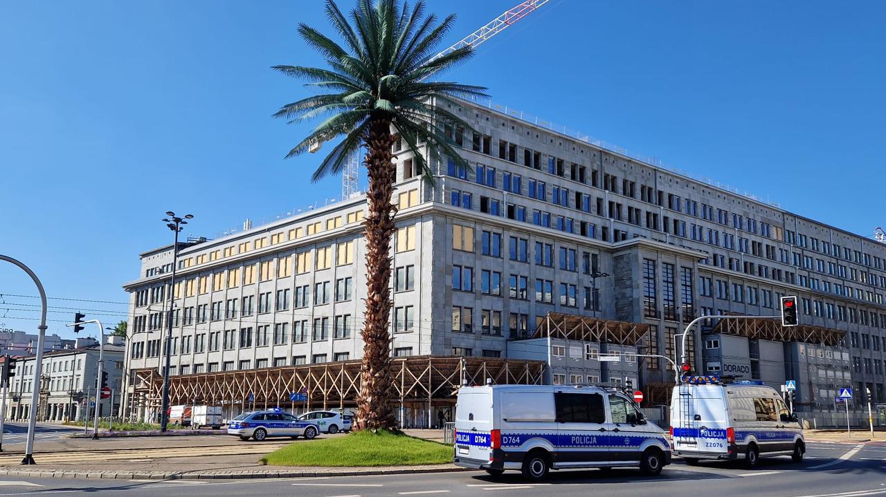 Sporo policji, pierwsze zamknięte ulice przed startem marszów