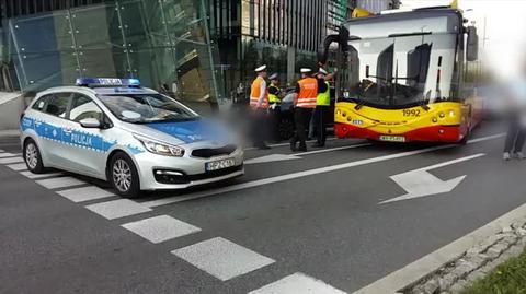 Zderzenie autobusu miejskiego z autem osobowym