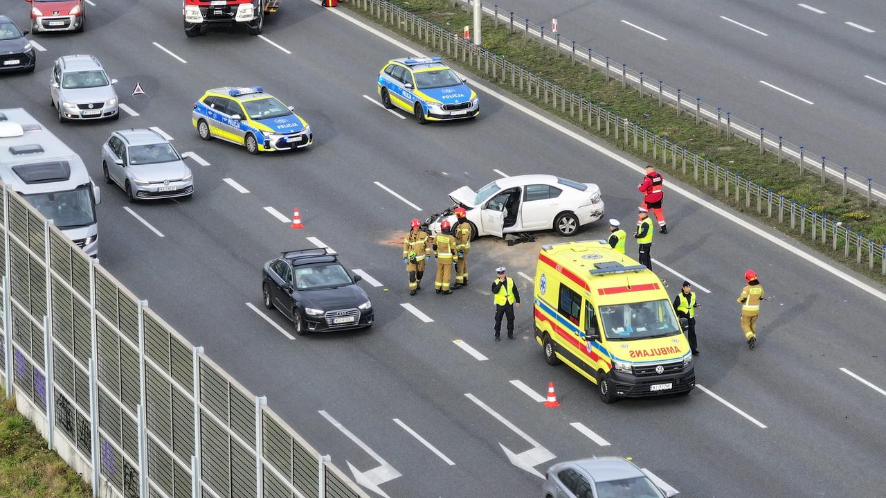 Zderzenie trzech aut na S2, sześć kilometrów korka