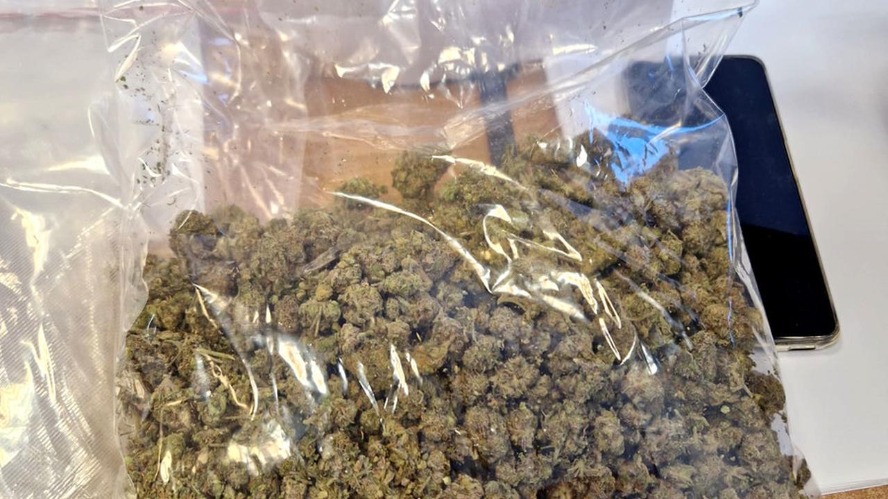 Zapukali do jego drzwi, w mieszkaniu znaleźli 200 porcji narkotyków
