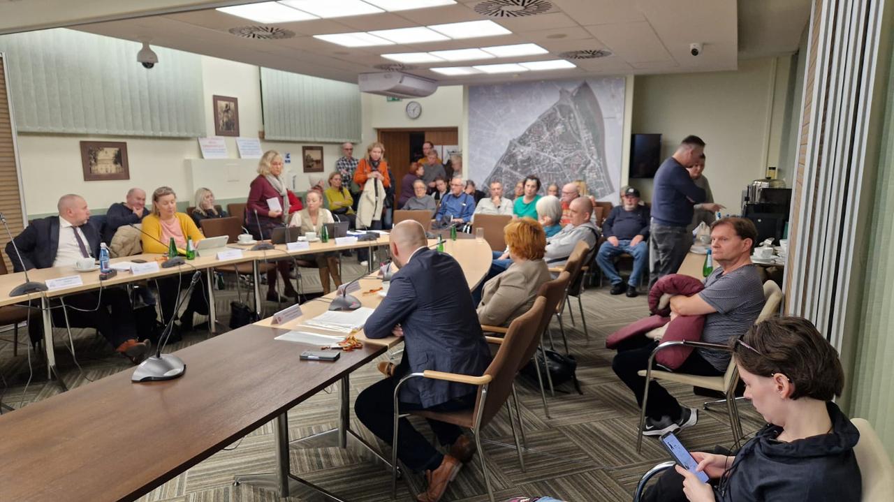 Na Starym Żoliborzu protestują przeciwko likwidacji miejsc parkingowych