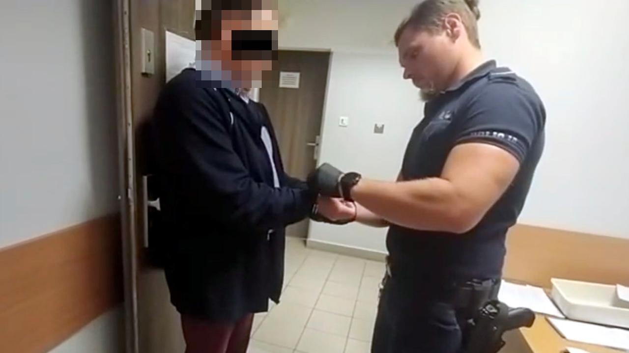 Chciał uniknąć powrotu do więzienia, zatrzymali go w pociągu