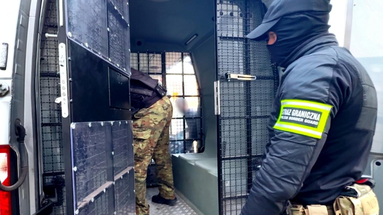 Jeden jechał pijany, drugi wyszedł z więzienia. Zostali odwiezieni na granicę