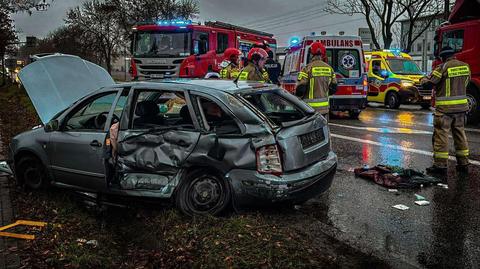 Zderzenie auta i ciężarówki na dk 92