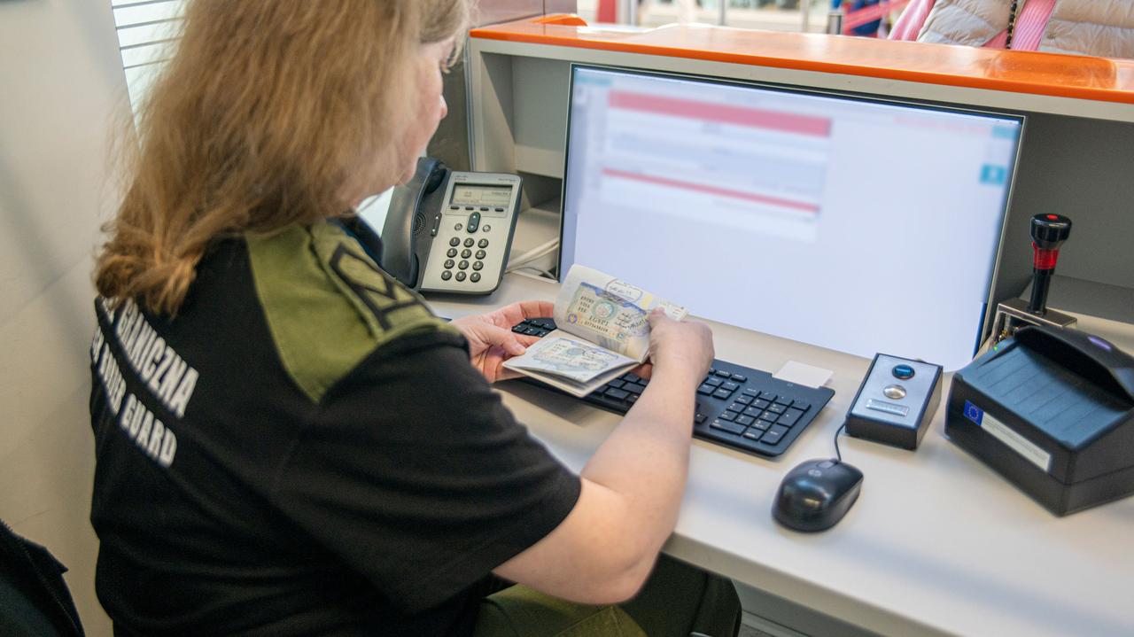 Twierdziła, że zamierza w Polsce pracować. Miała podrobiony dokument