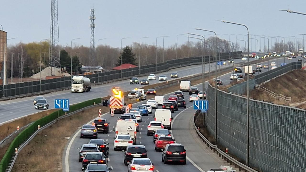 Zderzenie na S2. Korek miał kilkanaście kilometrów