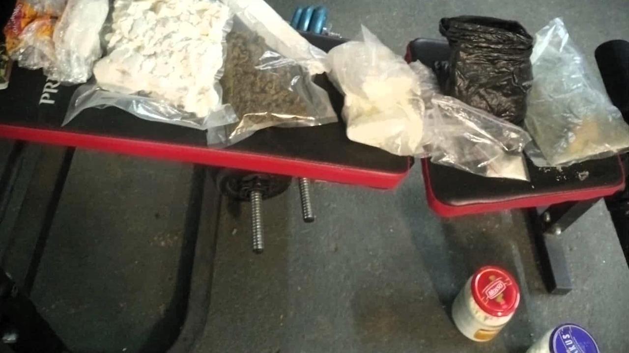 2,5 kilograma narkotyków i chemikalia w domu. Akcja służb