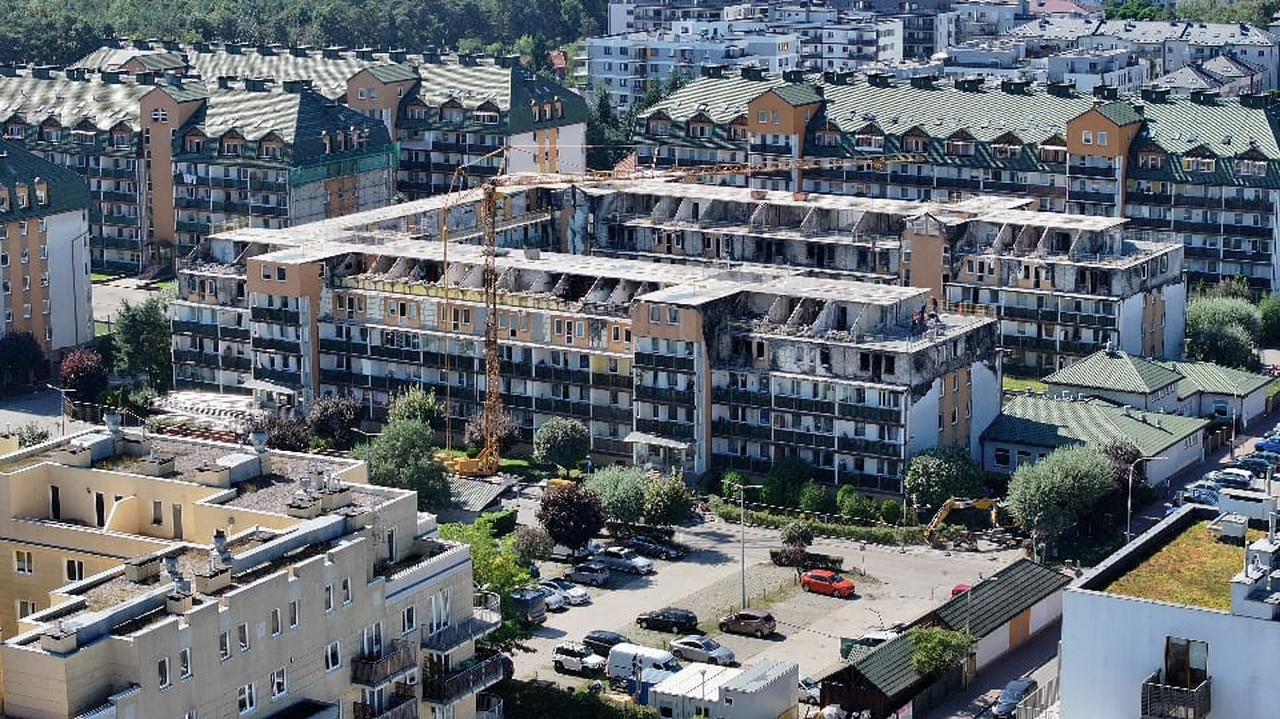 Pożar bloku w Ząbkach. Burmistrzyni interweniuje w sprawie wypłat odszkodowań