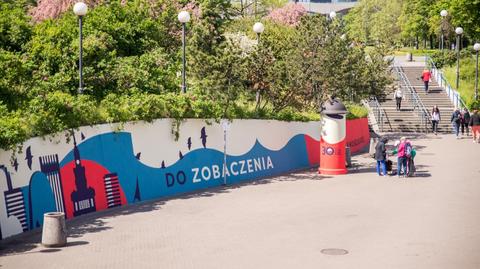 Widok na plac przed stacją metra Centrum (zdjęcia z 2020 roku)