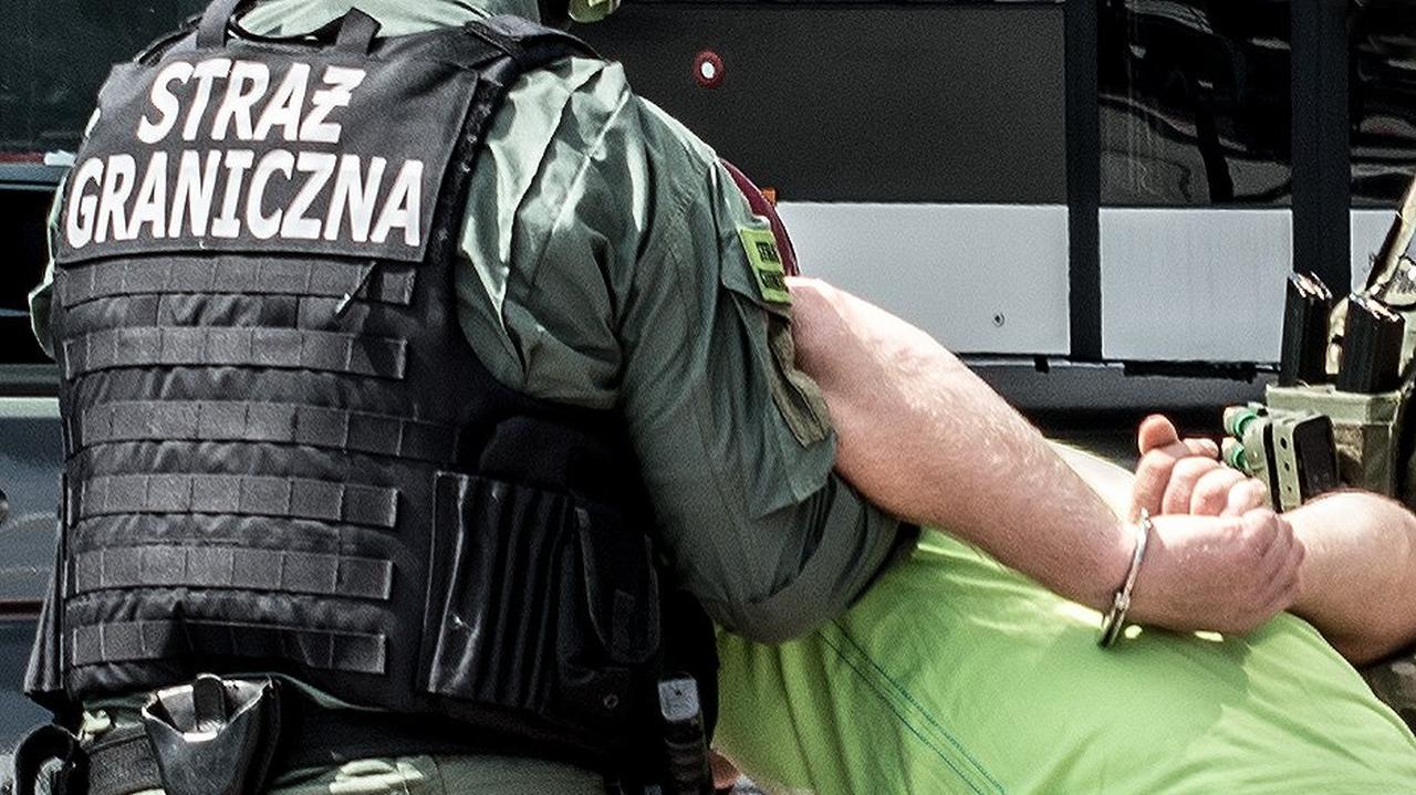 Pasażerki paliły na pokładzie. Samolot opuściły w asyście straży granicznej