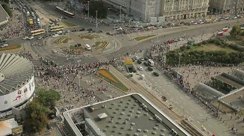 Warszawa wstrzymała oddech. Race zapłonęły na rondzie Dmowskiego