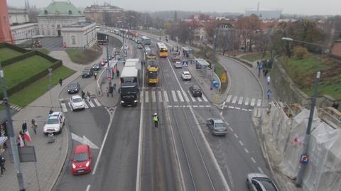 Ciężarówka zawraca na Trasie W-Z